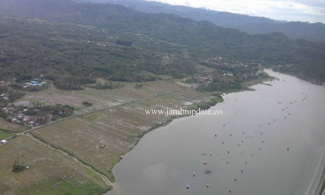 Pesisir Danau Kerinci di Kecamatan Danau Kerinci. Photo diambil dari udara